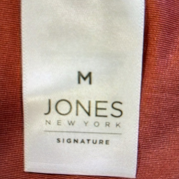 Velvet top 3/4 sleeves.  Rouching side detail on left. - Picture 5 of 5